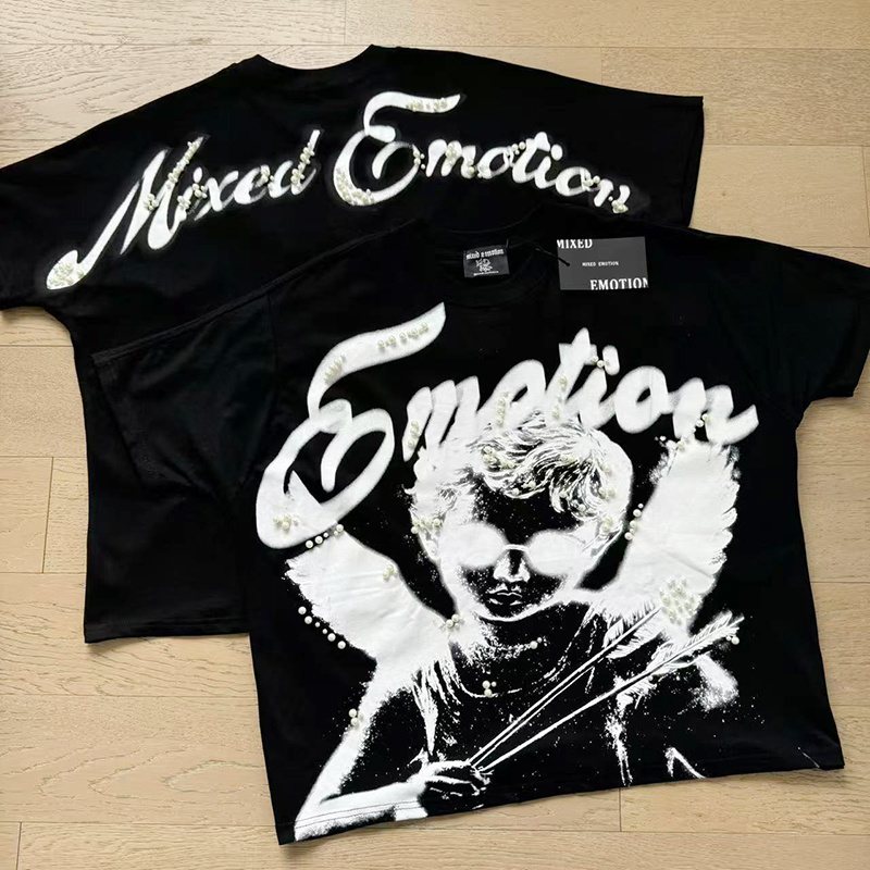 MIXED EMOTION Angel Graphic T-Shirt