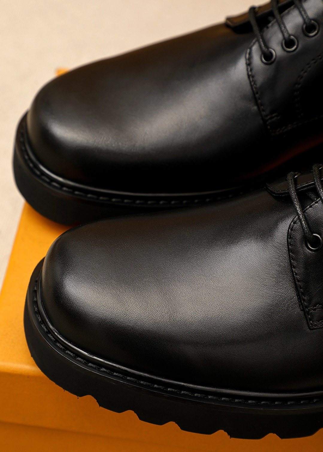Louis Vuitton Black Lace-Up Business Shoes