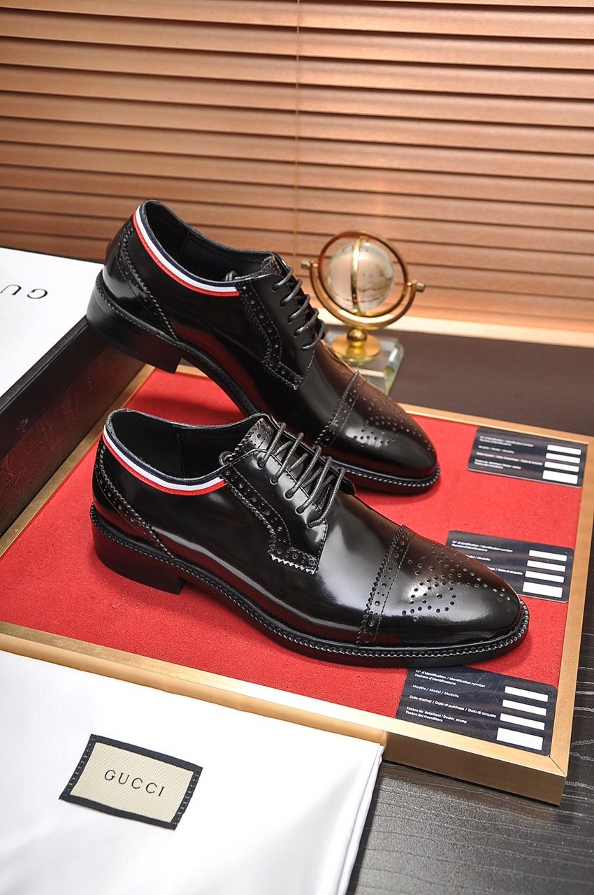 Gucci Men's Black Burgundy Trim Lace-Up Dress Shoes